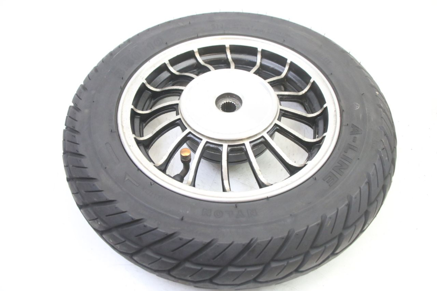 photo de REAR RIM AND TIRE VENESI FLY RETRO 4T 50 (2020 - 2025) - Component detail