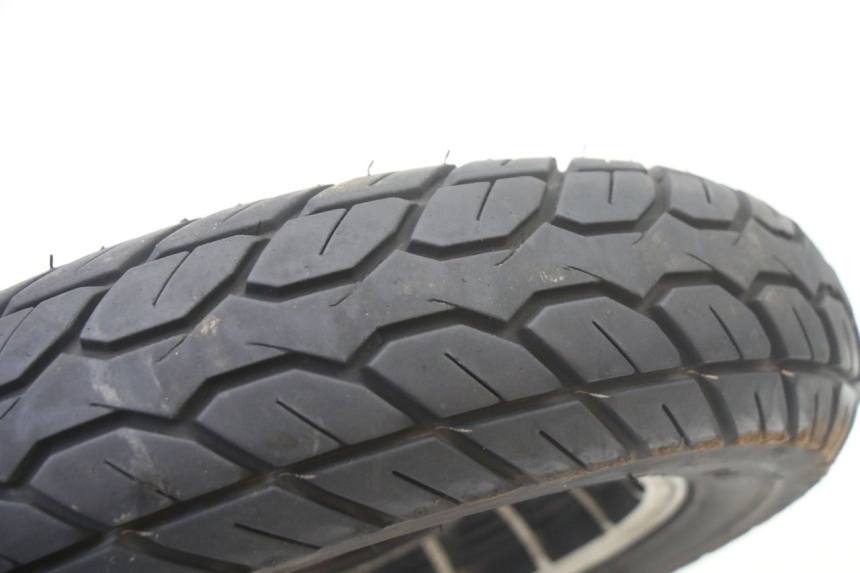 photo de REAR RIM AND TIRE VENESI FLY RETRO 4T 50 (2020 - 2025) - High-resolution close-up