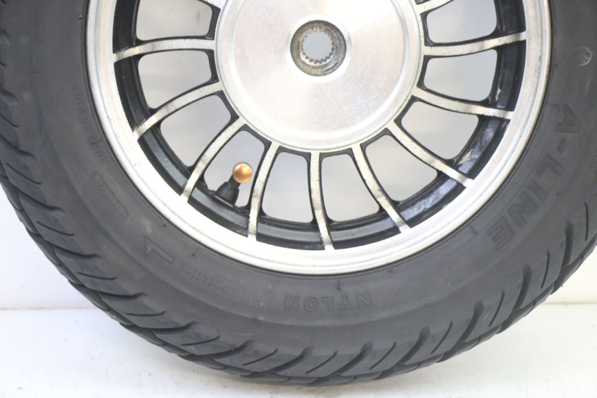 photo de REAR RIM AND TIRE VENESI FLY RETRO 4T 50 (2020 - 2025) - Alternative perspective