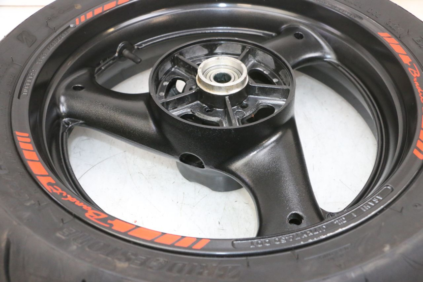 photo de REAR RIM AND TIRE SUZUKI GSF N BANDIT 600 (1996 - 1999) - Technical close-up