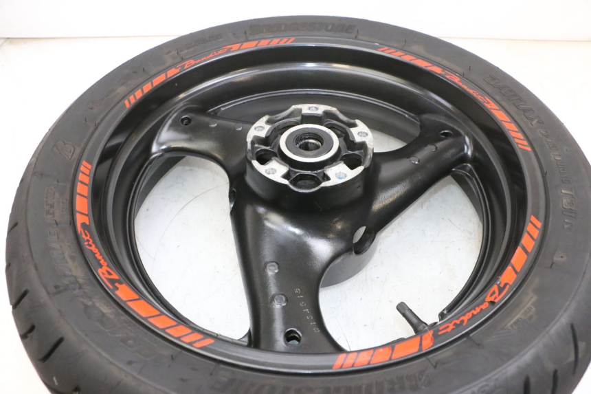 photo de REAR RIM AND TIRE SUZUKI GSF N BANDIT 600 (1996 - 1999) - Surface and material condition