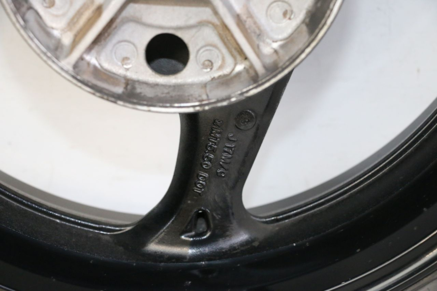 photo de REAR RIM AND TIRE SUZUKI GSR 750 (2011 - 2017) - Distinctive features