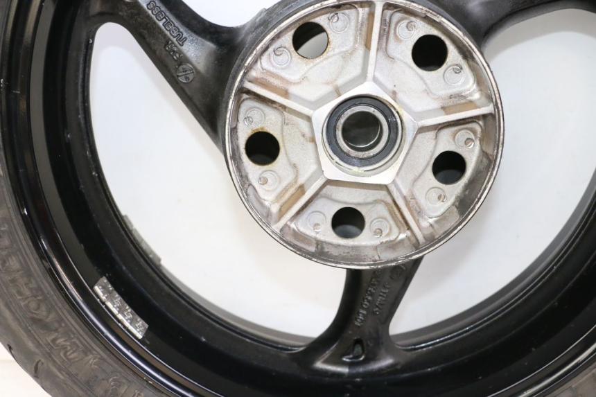 photo de REAR RIM AND TIRE SUZUKI GSR 750 (2011 - 2017) - Supplementary product photo