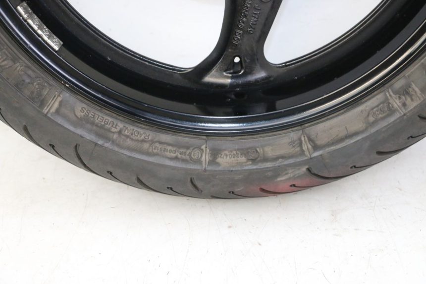 photo de REAR RIM AND TIRE SUZUKI GSR 750 (2011 - 2017) - Detailed visual inspection