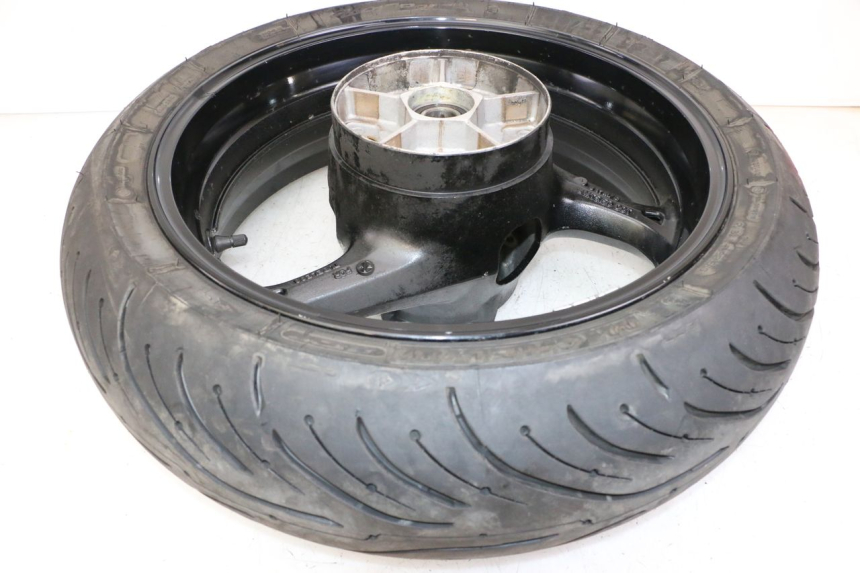 photo de REAR RIM AND TIRE SUZUKI GSR 750 (2011 - 2017) - Fixing points details