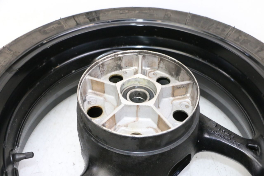 photo de REAR RIM AND TIRE SUZUKI GSR 750 (2011 - 2017) - Surface and material condition