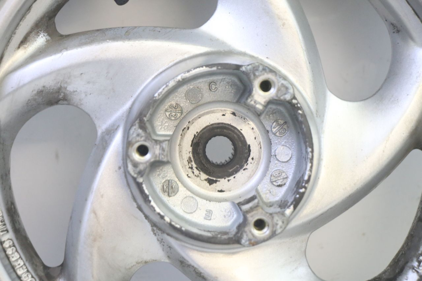 photo de REAR RIM AND TIRE SYM GTS EVO 125 (2009 - 2013) - Alternative perspective