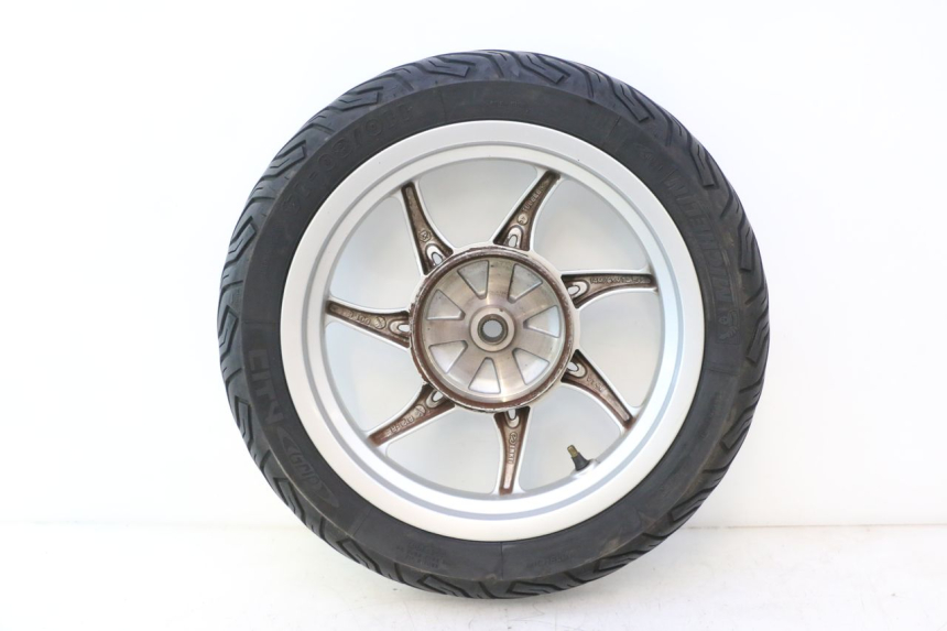 photo de REAR RIM AND TIRE PIAGGIO LIBERTY IGET S 125 (2016 - 2020) - High-resolution close-up