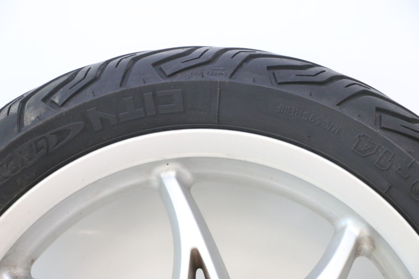 photo de REAR RIM AND TIRE PIAGGIO LIBERTY IGET S 125 (2016 - 2020) - Technical close-up