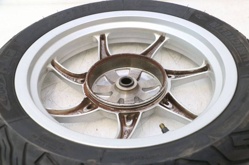 photo de REAR RIM AND TIRE PIAGGIO LIBERTY IGET S 125 (2016 - 2020) - Alternative perspective