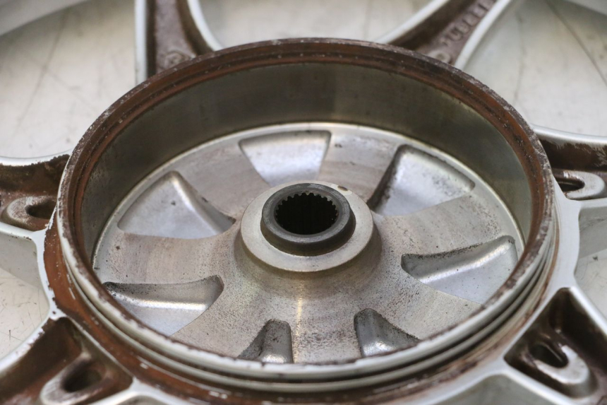 photo de REAR RIM AND TIRE PIAGGIO LIBERTY IGET S 125 (2016 - 2020) - Surface and material condition