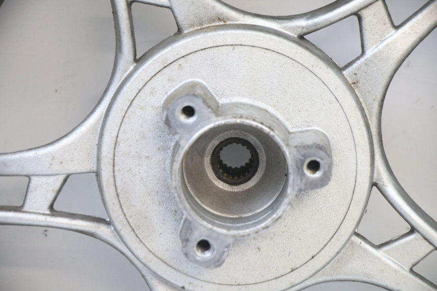 photo de REAR RIM AND TIRE LONGJIA SHARPY 125 (2020 - 2024) - Technical close-up