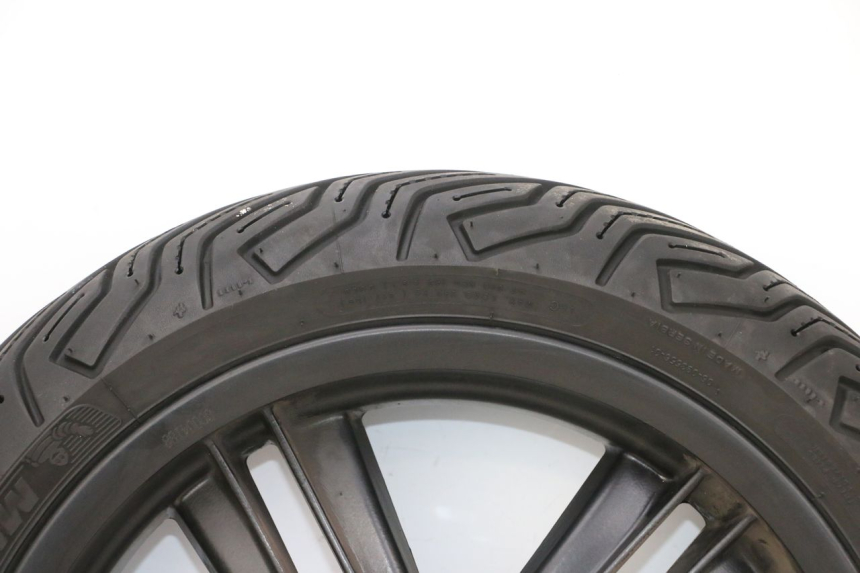 photo de REAR RIM AND TIRE PIAGGIO MP3 HPE 300 (2019 - 2026) - High-resolution close-up