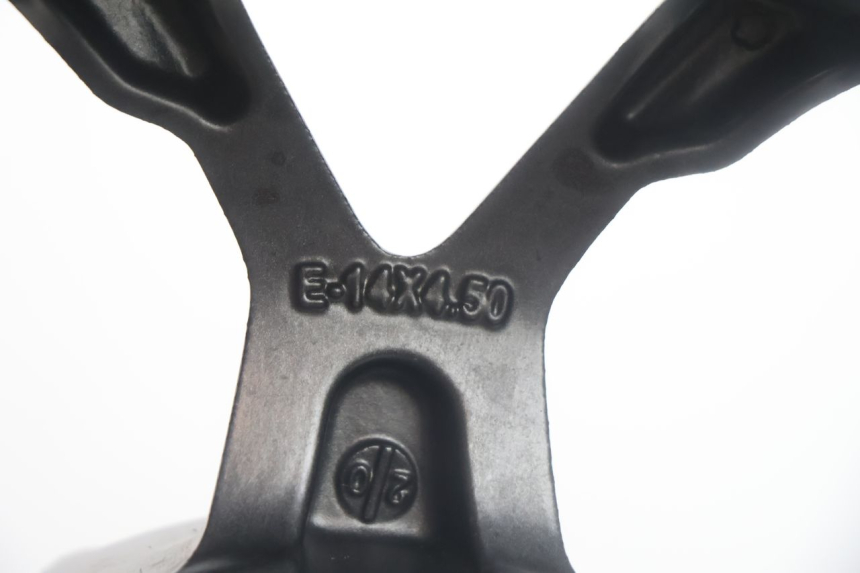 photo de REAR RIM AND TIRE PIAGGIO MP3 HPE 530 (2022 - 2026) - Focus on structure