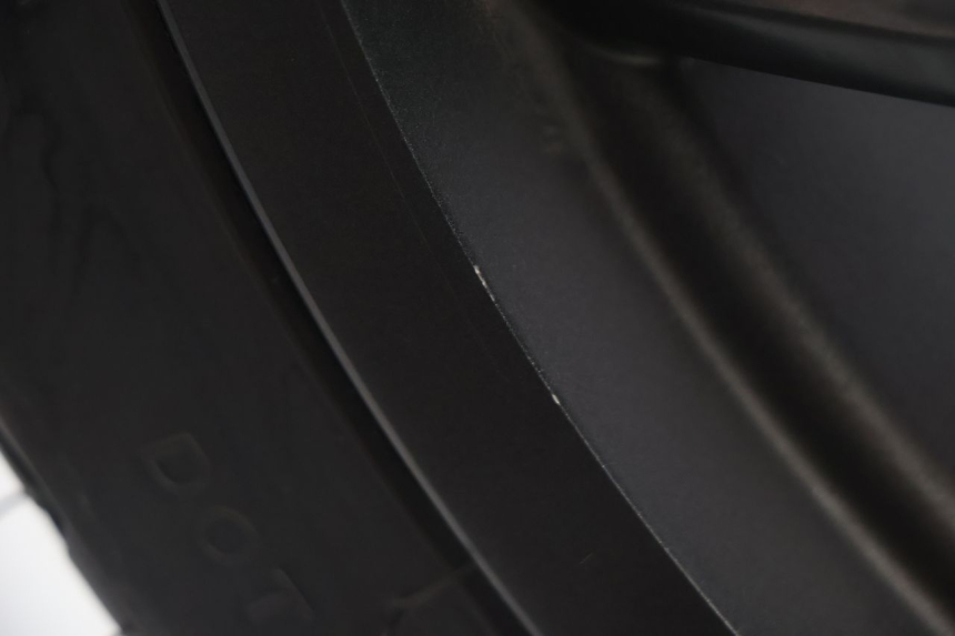 photo de REAR RIM AND TIRE PIAGGIO MP3 HPE 530 (2022 - 2026) - Alternative perspective