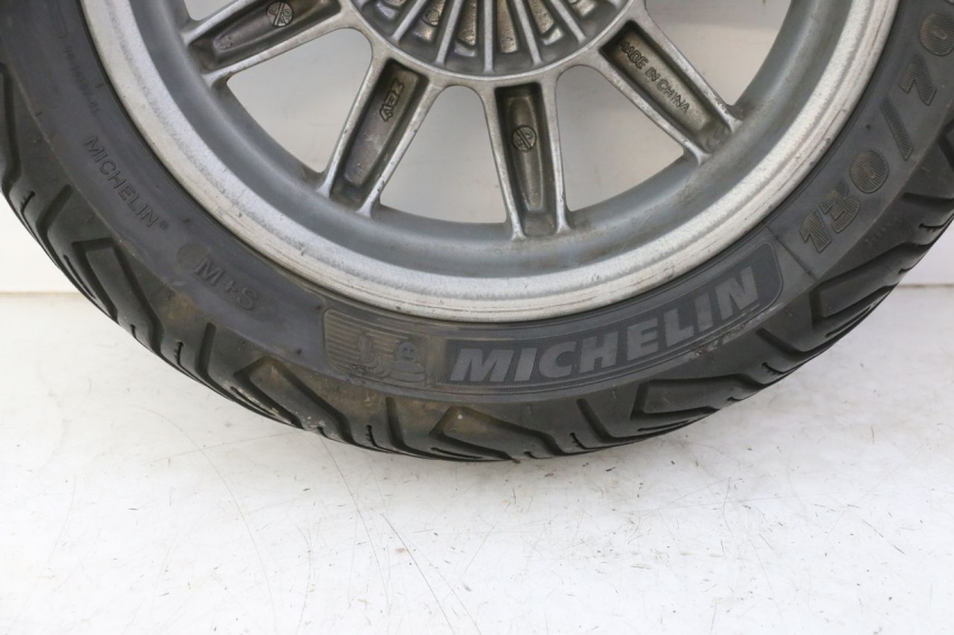 photo de REAR RIM AND TIRE PIAGGIO MP3 125 (2006 - 2014) - Distinctive features