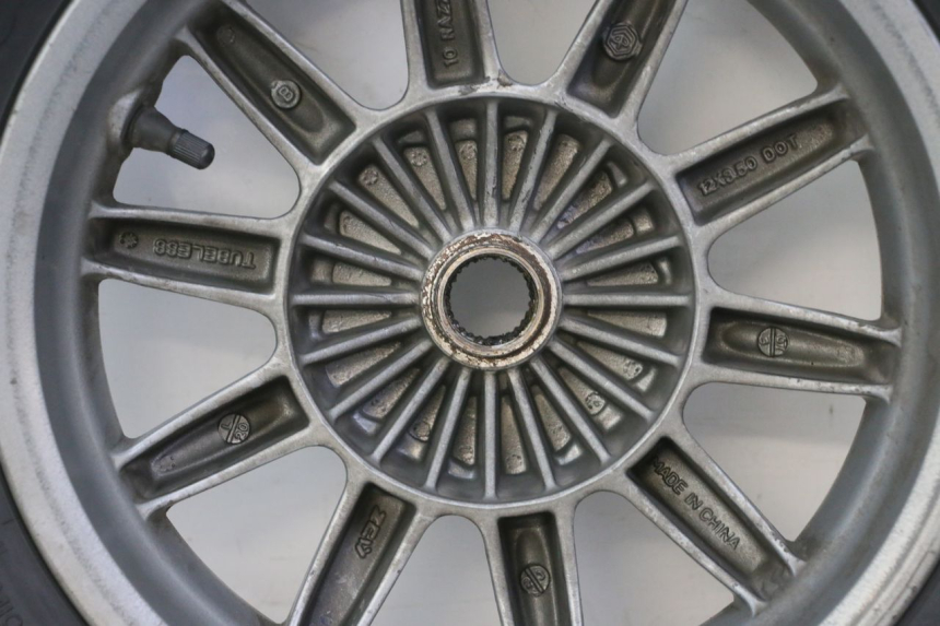 photo de REAR RIM AND TIRE PIAGGIO MP3 125 (2006 - 2014) - High-resolution close-up