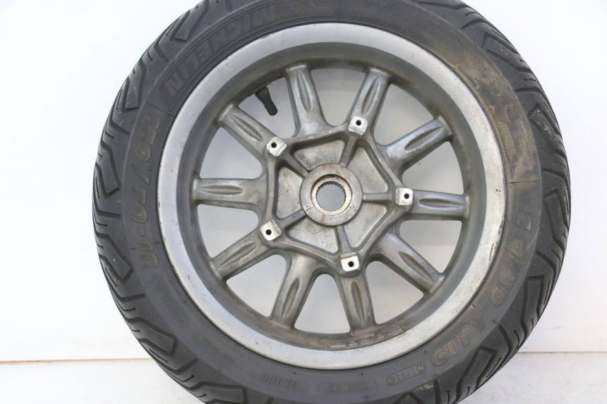 photo de REAR RIM AND TIRE PIAGGIO MP3 125 (2006 - 2014) - Supplementary product photo