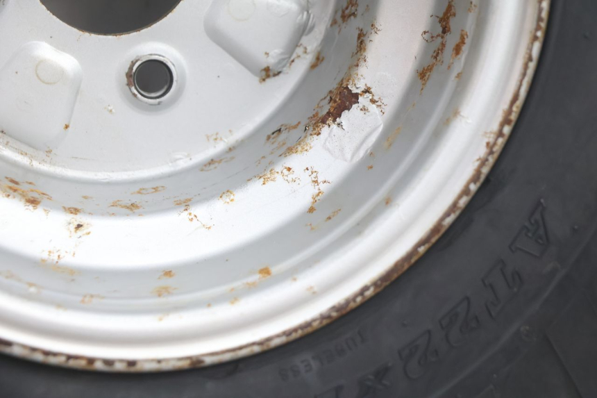 photo de REAR RIM AND TIRE KYMCO MXU R 250 (2004 - 2010) - Fixing points details
