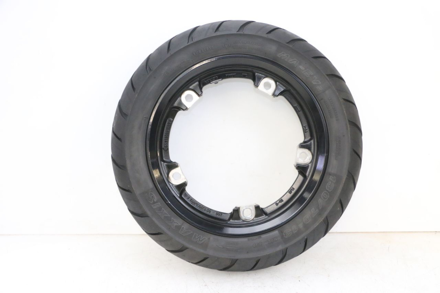 photo de REAR RIM AND TIRE YAMAHA NEO'S CORE 1 (2022 - 2026) - Product overview