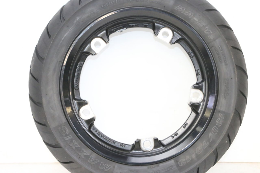 photo de REAR RIM AND TIRE YAMAHA NEO'S CORE 1 (2022 - 2026) - Fixing points details