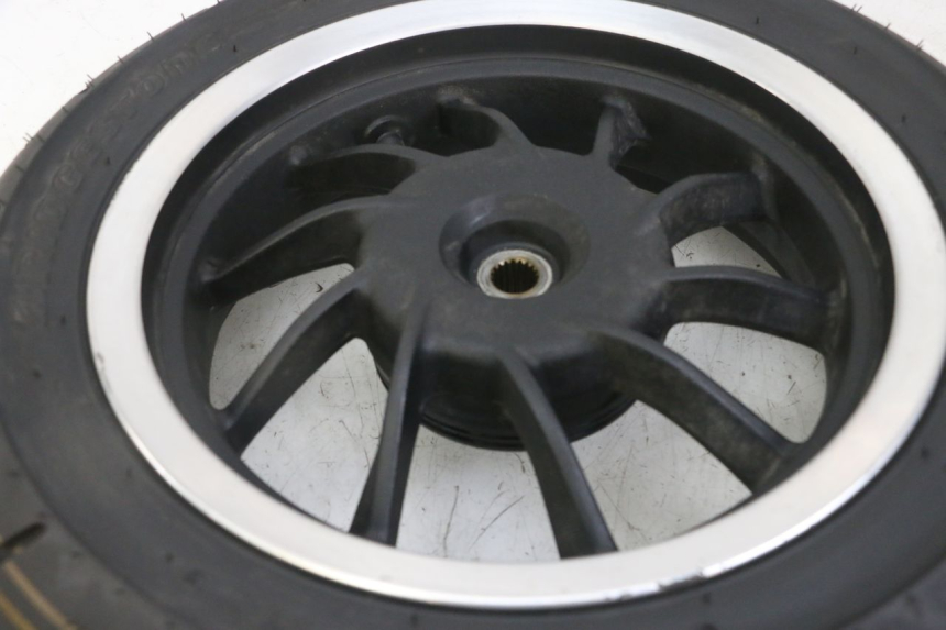photo de REAR RIM AND TIRE KYMCO LIKE 4T 50 (2019 - 2025) - Fixing points details