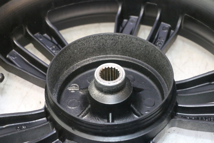 photo de REAR RIM AND TIRE JM MOTORS R-MAX TECH 50 (2024 - 2026) - Technical close-up