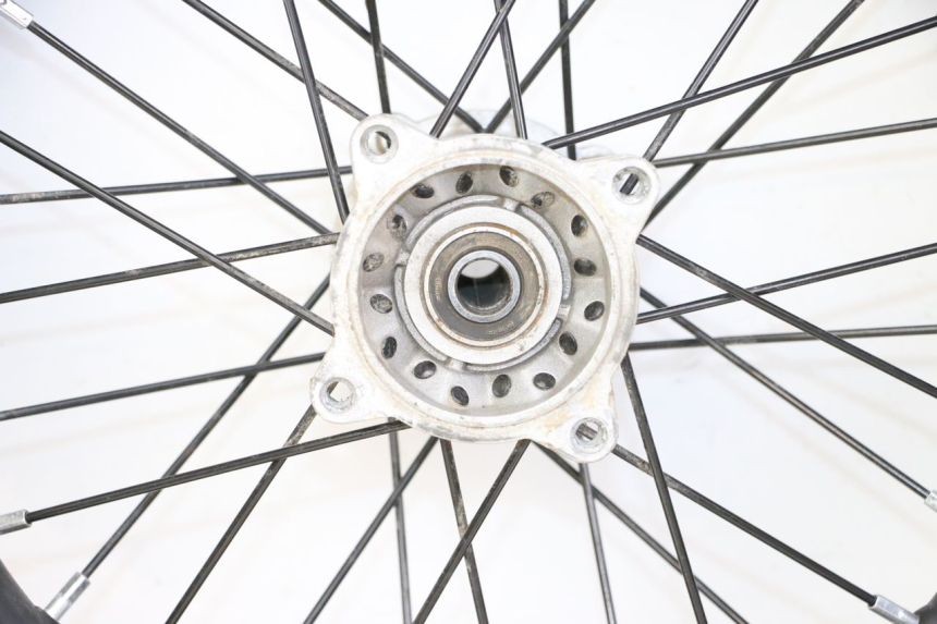 photo de REAR RIM AND TIRE APOLLO RFZ 125 - High-resolution close-up