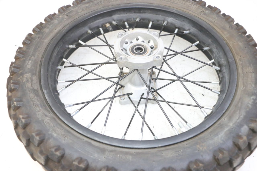 photo de REAR RIM AND TIRE APOLLO RFZ 125 - Surface and material condition