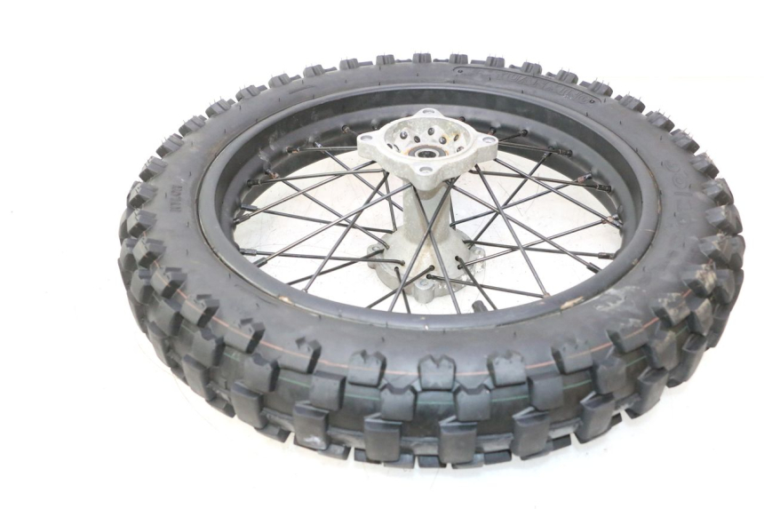 photo de REAR RIM AND TIRE APOLLO RFZ 125 - Surface and material condition
