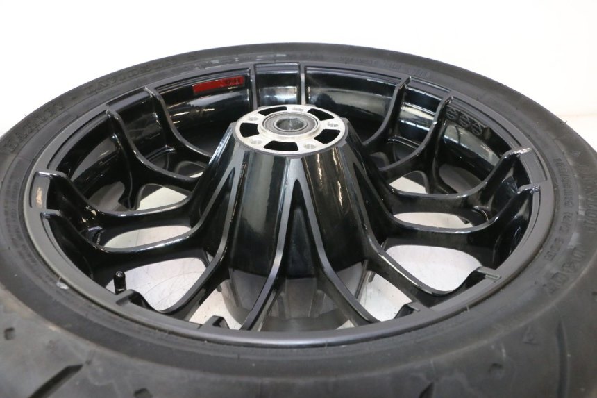 photo de REAR RIM AND TIRE HARLEY DAVIDSON ROAD GLIDE FLTRXSE 1920 (2018 - 2022) - Fixing points details