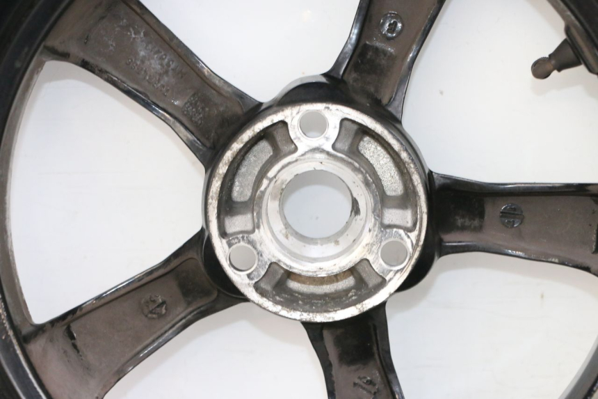 photo de REAR RIM AND TIRE PEUGEOT SATELIS 125 (2013 - 2018) - Distinctive features