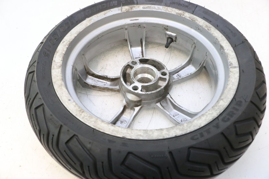photo de REAR RIM AND TIRE PEUGEOT SATELIS 125 (2006 - 2009) - Zoom on usage condition
