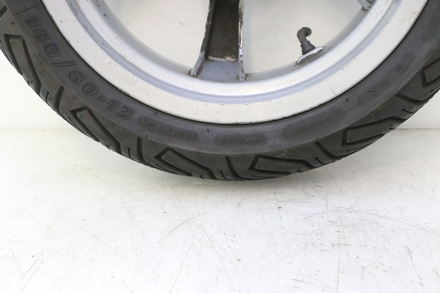 photo de REAR RIM AND TIRE PEUGEOT SATELIS 125 (2013 - 2018) - Distinctive features