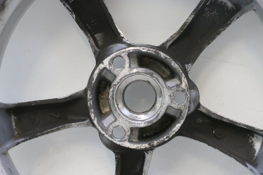 photo de REAR RIM AND TIRE PEUGEOT SATELIS 125 (2013 - 2018) - High-resolution close-up