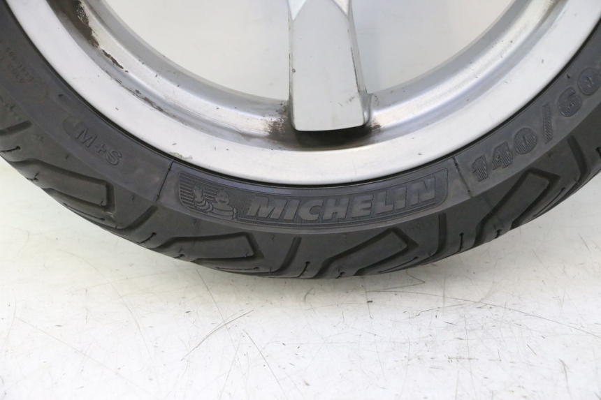 photo de REAR RIM AND TIRE PEUGEOT SATELIS 125 (2013 - 2018) - Detailed visual inspection