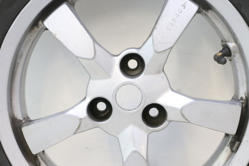 photo de REAR RIM AND TIRE PEUGEOT SATELIS 125 (2013 - 2018) - Focus on structure