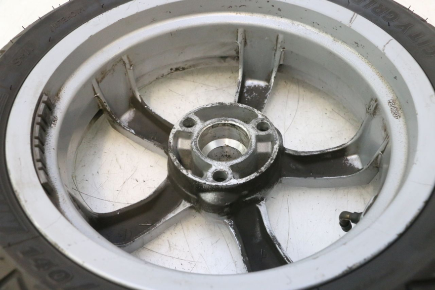 photo de REAR RIM AND TIRE PEUGEOT SATELIS 125 (2013 - 2018) - Zoom on usage condition