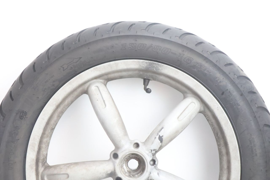 photo de REAR RIM AND TIRE APRILIA SCARABEO GT 125 (1999 - 2007) - Component detail