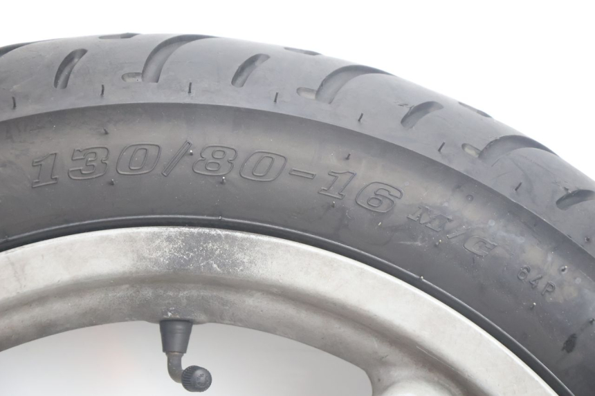 photo de REAR RIM AND TIRE APRILIA SCARABEO GT 125 (1999 - 2007) - High-resolution close-up