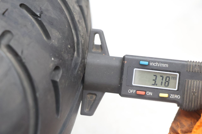 photo de REAR RIM AND TIRE APRILIA SCARABEO GT 125 (1999 - 2007) - Detailed visual inspection