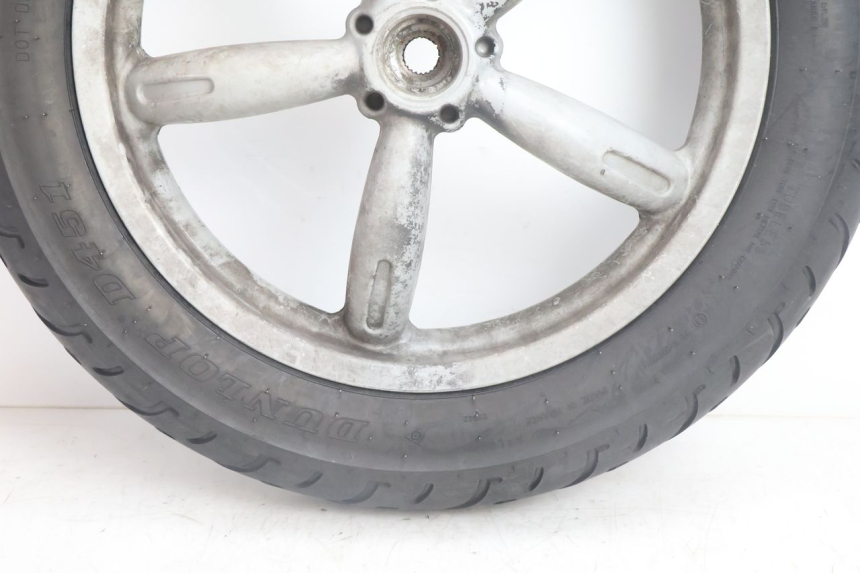photo de REAR RIM AND TIRE APRILIA SCARABEO GT 125 (1999 - 2007) - Zoom on usage condition