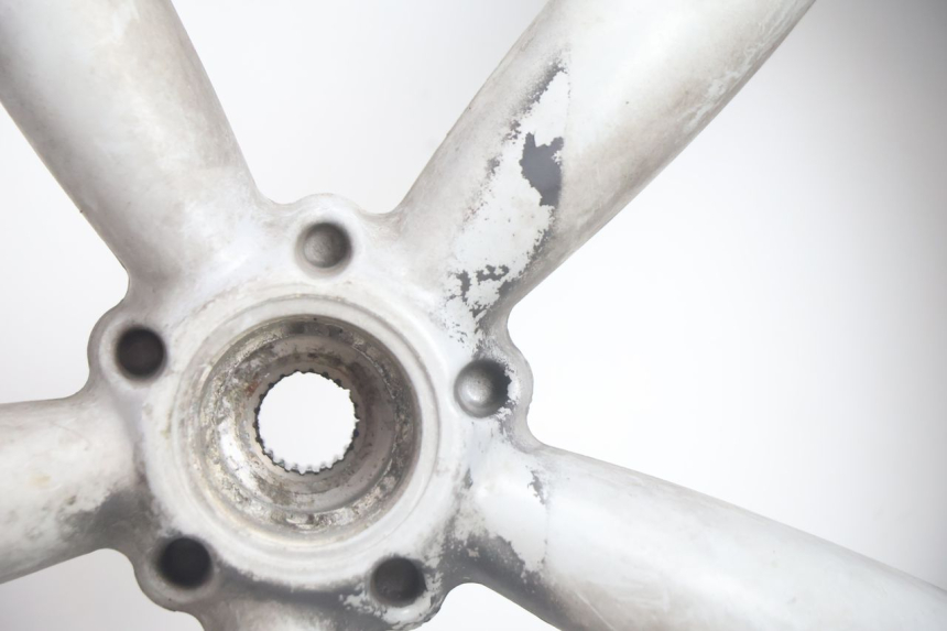photo de REAR RIM AND TIRE APRILIA SCARABEO GT 125 (1999 - 2007) - Alternative perspective