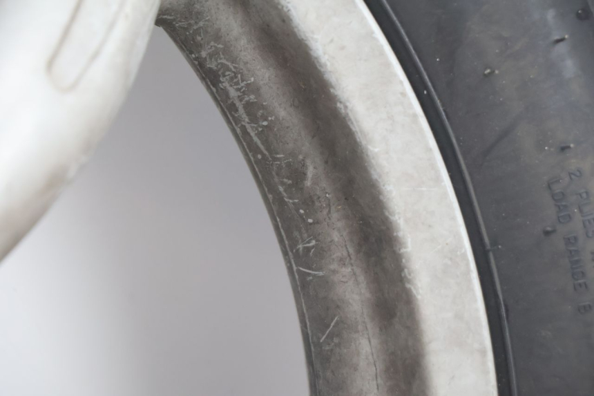 photo de REAR RIM AND TIRE APRILIA SCARABEO GT 125 (1999 - 2007) - Fixing points details