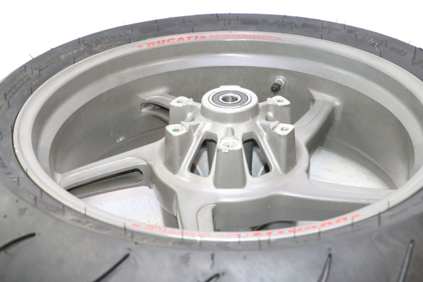 photo de REAR RIM AND TIRE DUCATI SS IE DS CARENEE 1000 (2002 - 2006) - Zoom on usage condition