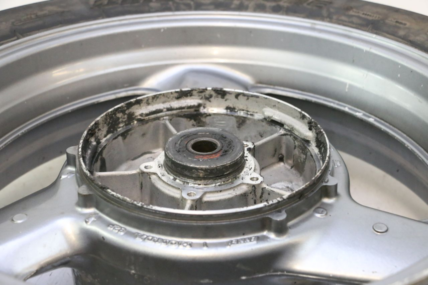 photo de REAR RIM AND TIRE HONDA ST PAN EUROPEAN 1100 (1990 - 2002) - Alternative perspective