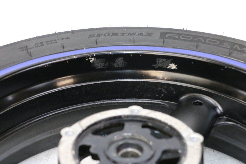 photo de REAR RIM AND TIRE SUZUKI GSX F GSXF 650 (2007 - 2015) - Additional view of the item