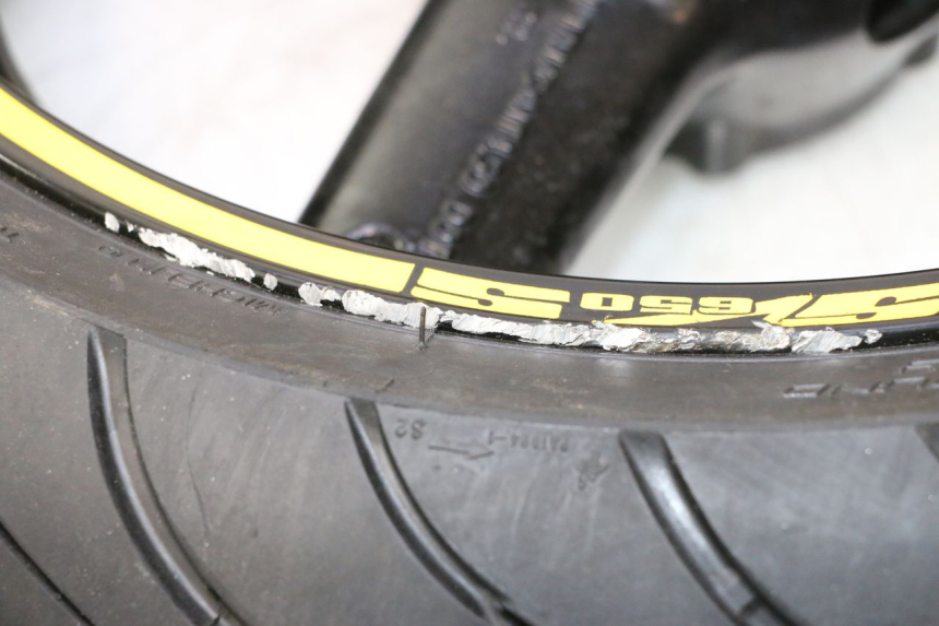 photo de REAR RIM AND TIRE SUZUKI SV S 650 (2003 - 2009) - Technical close-up
