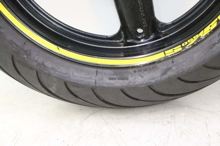 photo de REAR RIM AND TIRE SUZUKI SV S 650 (2003 - 2009) - Surface and material condition