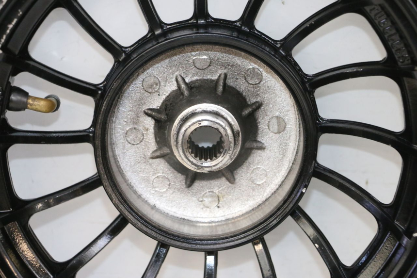 photo de REAR RIM AND TIRE NECO TEMPO 4T 50 (2022 - 2026) - Technical close-up